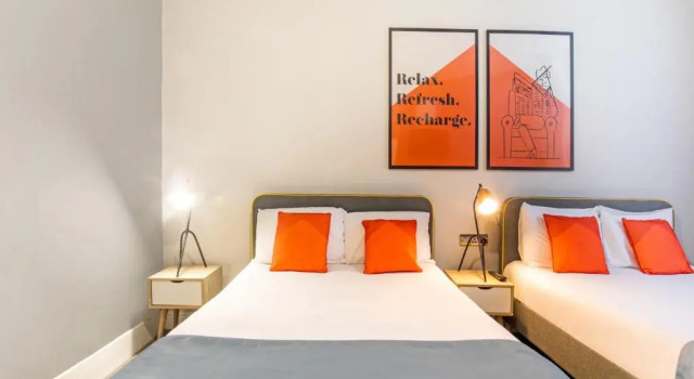 Четырёхместный номер Superior Apollo Hotel London Near Hyde Park and Paddington Station