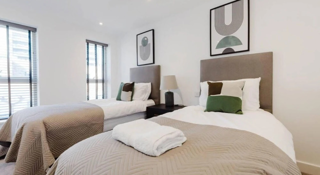 Watford - House - Sleeps 6 - Parking - Garden, Varaa Lomakoti Mökit kohteessa Merseyside, Mökki