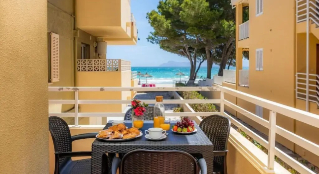 Albers 4, Book Hotel Alcudia Majorca