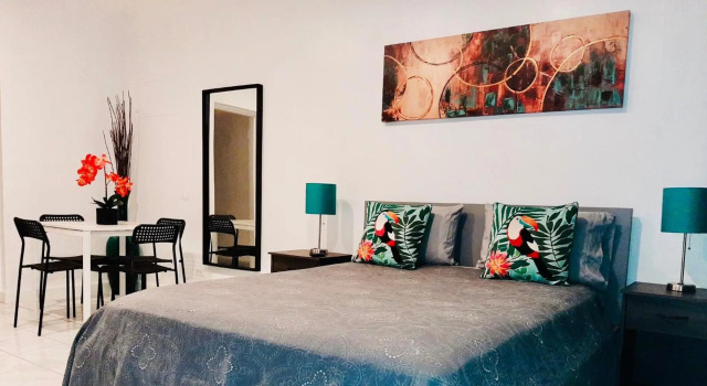 Lovely Little Studio With Pool, Hallandale Beach:), Rezerwuj Hotel Hotele w Panhandle Florida z parkingiem, Parking