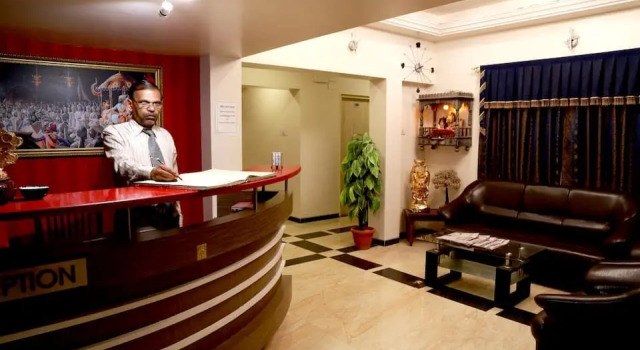 OYO 15349 Hotel Ira Executive, Забронировать Отель Отели штата Махараштры 3 звезды, 3*
