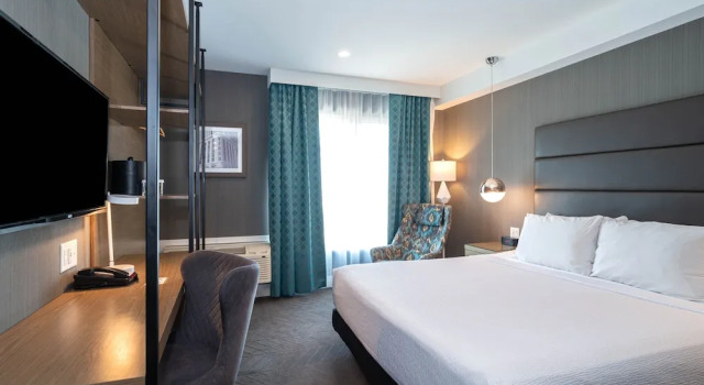 Двухместный номер Standard Sandman Signature Calgary Airport Hotel