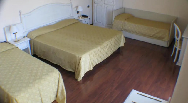 Четырёхместный номер Standard International Hotel