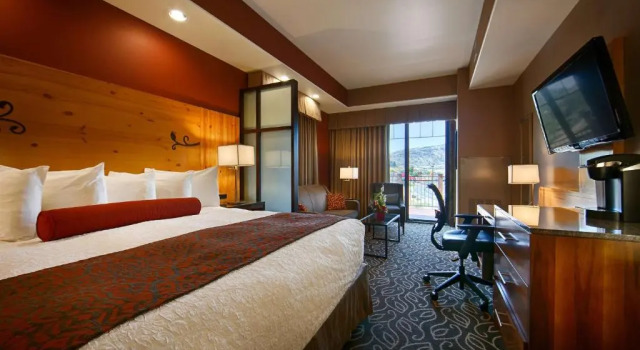 Номер Standard с балконом и с видом на горы Best Western Premier Ivy Inn & Suites