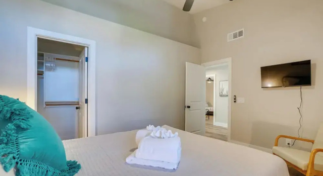 Heated Pool, 2 Mi to Dtwn: Central Peoria Home!, Забронировать Дом для отпуска Пеория 
