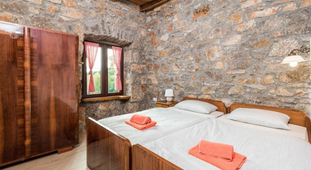 Nice Home in Veprinac with Outdoor Swimming Pool, Hot Tub & 5 Bedrooms