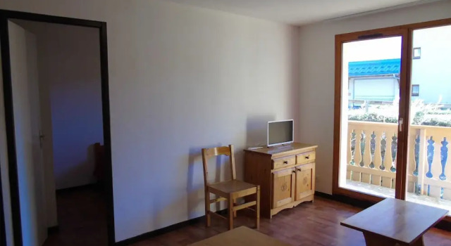 Lou Services Apartment CB43 LSI 001