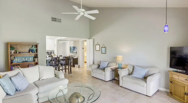Golf & Swim: Country Club Condo in Palm Desert