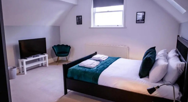 Lord Street Modern Apartment with parking by Rework Accommodation
