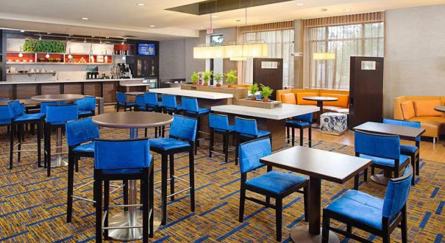 Кровать в общем номере Courtyard by Marriott Montvale