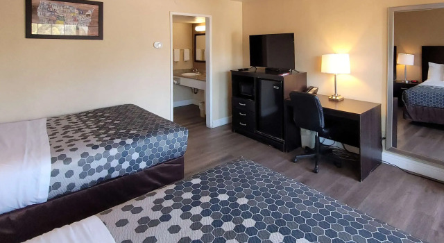 Четырёхместный номер Standard Econo Lodge Sacramento Convention Center