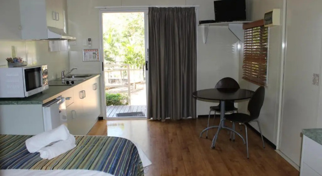 Студия с красивым видом из окна Aussie Outback Oasis Holiday Park