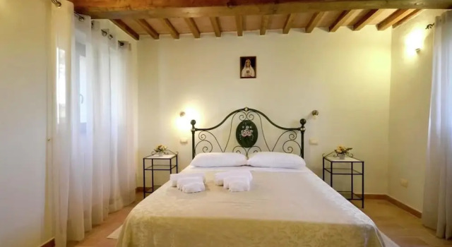 Villa with Private Pool near Cortona in Calm Countryside & Hilly Landscape, Rezervați Vilă Cortona 
