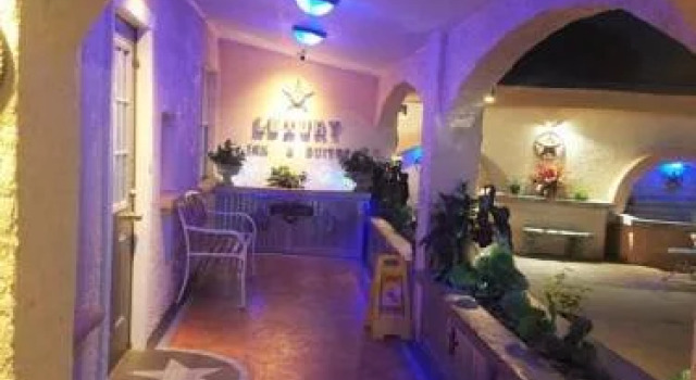 Luxury Inn and Suites Taylor