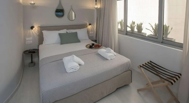 Ermou Stylish Suites by GHH