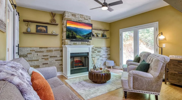 Pine and Peak - Hot Tub Fire Pit Dog Friendly - Gatlinburg Arts Crafts Community - Sleeps 6