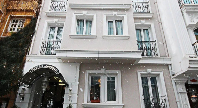 Aristocrat Hotel