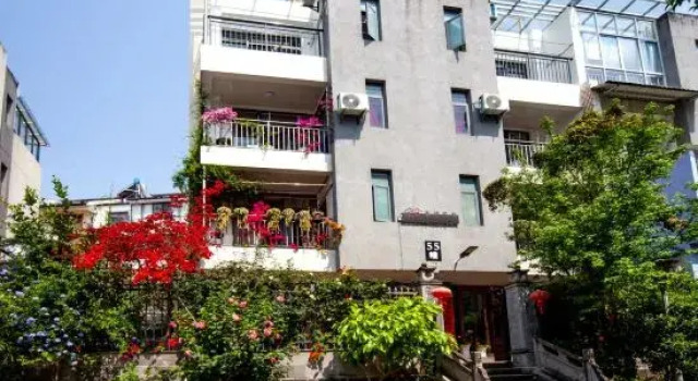 Tengchong Jiajing Garden Homestay, Prenota Hotel Tengchong Yunnan