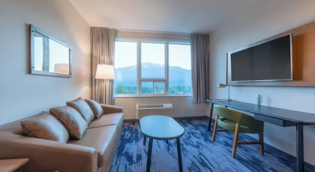Двухместный люкс Fairfield by Marriott Inn & Suites Revelstoke