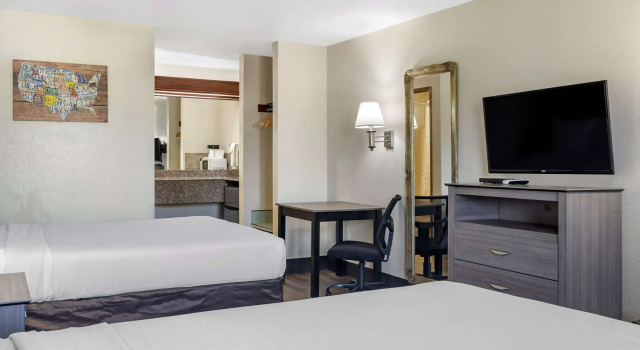 Четырёхместный номер Standard Econo Lodge Portland Airport