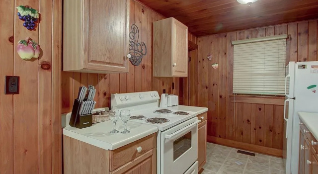 Storybook Romance 1 Bedroom 1 Bathroom Cottage