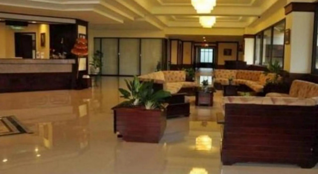 Queen Garden Hotel, Book Hotel 3-stjernede hoteller i Baturaden, 3*