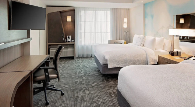 Четырёхместный номер Standard Courtyard by Marriott Dallas Downtown/Reunion District