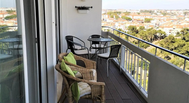 Superb view over Cascais and the Ocean, with wonderful balcony, Забронировать Отель Отели Кашкайш с парковкой, рядом с King D. Carlos Sea Museum, Парковка