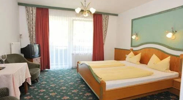 Hotel Berggluck, Rezervovat Hotel Hotely v Filzmoos s parkováním, Parkování