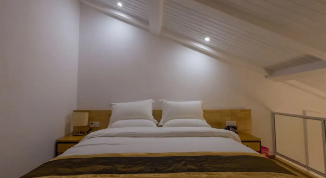 Номер Standard Дуплекс с красивым видом из окна Moon Flower Hotel