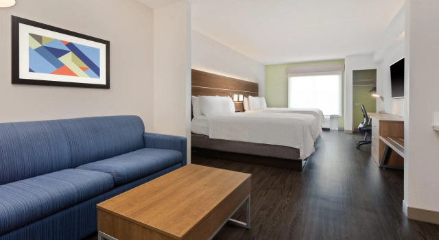 Четырёхместный люкс Holiday Inn Express Hotel & Suites Largo-Clearwater by IHG