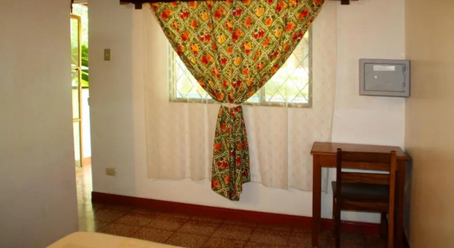 Cabinas Marielos, Rezervovat Penzión Hotely v Guanacaste s parkováním, Parkování