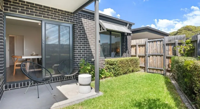 Апартаменты Bright 2-bed Glenroy Home With Courtyard