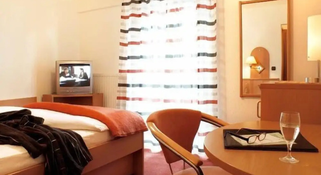 Номер Comfort Hotel Rose Heidelberg inklusive Frühstück, Saunanutzung und Parkplätze nach Verfügbarkeit