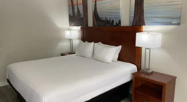 Номер Standard Days Inn by Wyndham Ozark