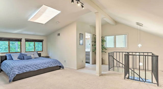 Апартаменты Gorgeous Vernon Township Condo w/ Balcony!