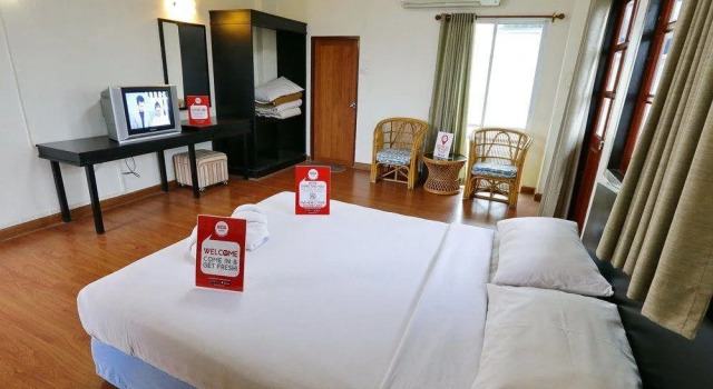 M.R Palace Hotel