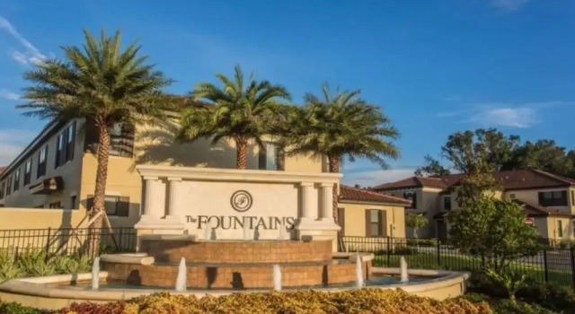 Fountains Retreat 4 Bedroom Condo by RedAwning