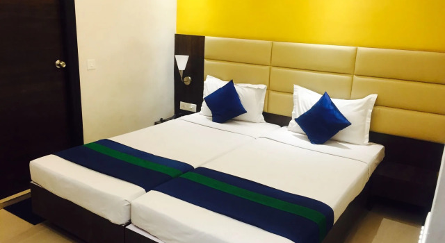 Hotel Crest Inn
