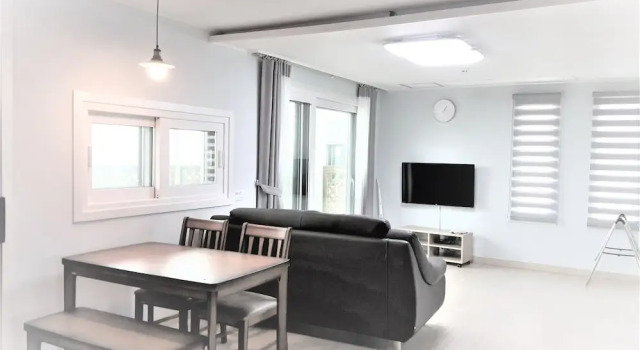 Jeju gosanirang pension, Забронировать Отель Отели Согвипхо с парковкой, Парковка
