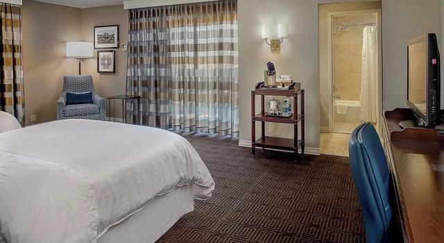 Четырёхместный номер Premium Sheraton Westport Chalet Hotel St. Louis