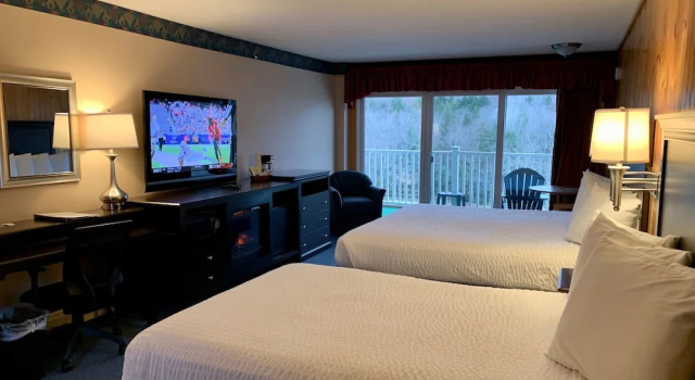 Номер Standard с видом на озеро Indian Head Resort