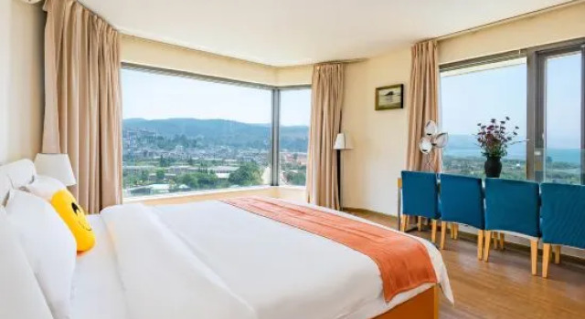 Люкс Deluxe Fuxian Lake Lan'an Holiday Hotel