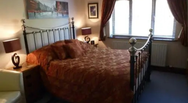 Can-Yr-Aderyn, Rezerwuj Hotel Ammanford Carmarthenshire