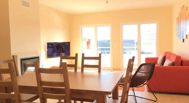 Apartamento Junto à Praia na Arrifana, by Izibookings, 预订 公寓 阿尔热祖尔 Vicentina Coast