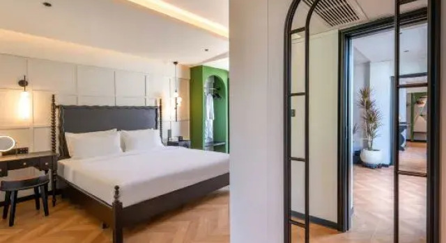 Люкс GreenTree Inn Qingdao Development District SDUST Express Hotel