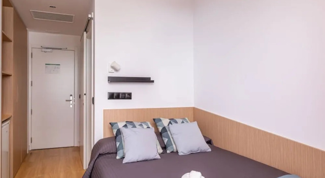 Residencia Universitaria Resa Málaga Centro, Забронировать Хостел Отели Малаги с парковкой, рядом с Музей Кармен Тиссен, Парковка