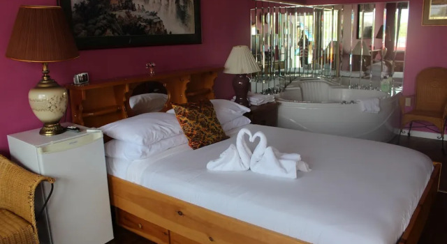 Двухместный люкс с балконом Ritz Inn Niagara