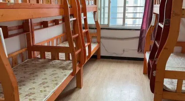 Кровать в общем номере (мужской номер) Shanghai Fuxiang Hostel