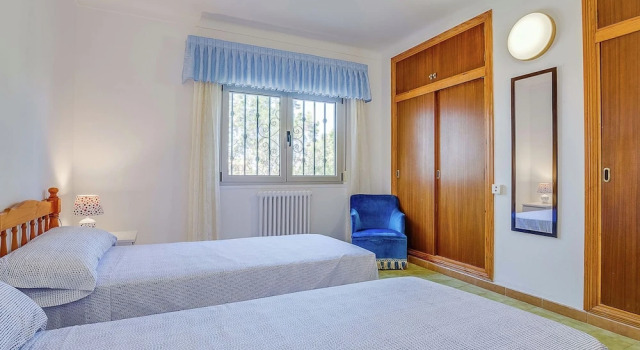 Spacious House in Quiet Residential Area With Private Pool, Terraces and BBQ